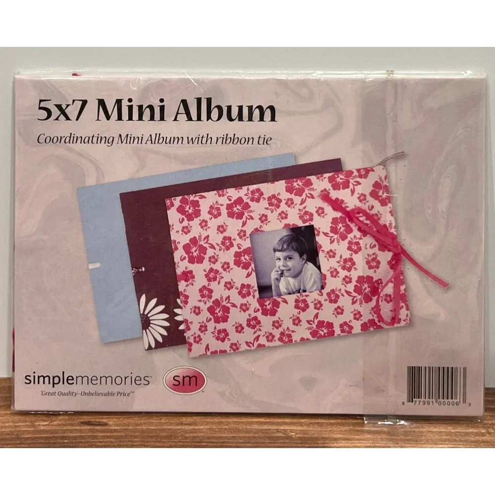 NEW Simple Memories 5x7 Mini Album with ribbon tie